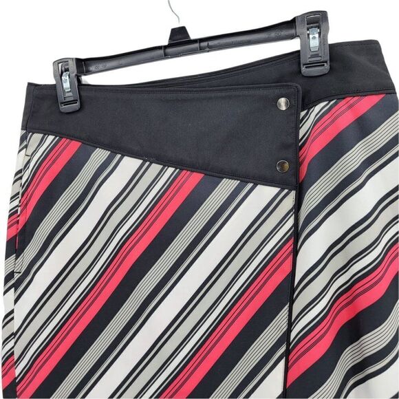 Gym Shark Athletic Asymmetrical Diagonal Striped Schoolgirl Skort Black Sz 8 - Picture 8 of 11